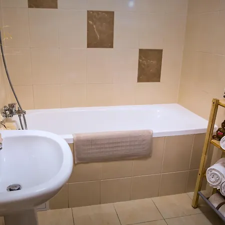 Jsn House - Private Parking & Premium Services