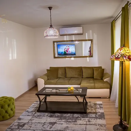 Jsn House - Private Parking & Premium Services Apartmán *