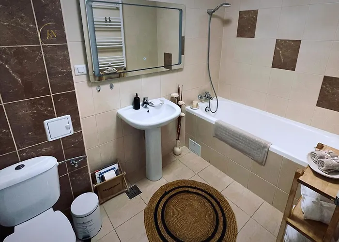 Jsn House - Private Parking & Premium Services Apartament *