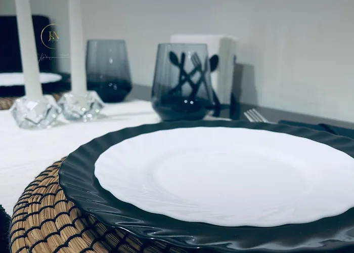 Jsn House - Private Parking & Premium Services بوخارست