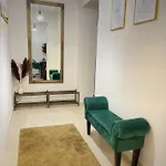 Jsn House - Private Parking & Premium Services * בוקרשט