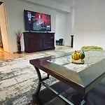Jsn House - Private Parking & Premium Services בוקרשט
