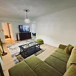 Jsn House - Private Parking & Premium Services * בוקרשט