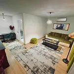 Jsn House - Private Parking & Premium Services * בוקרשט
